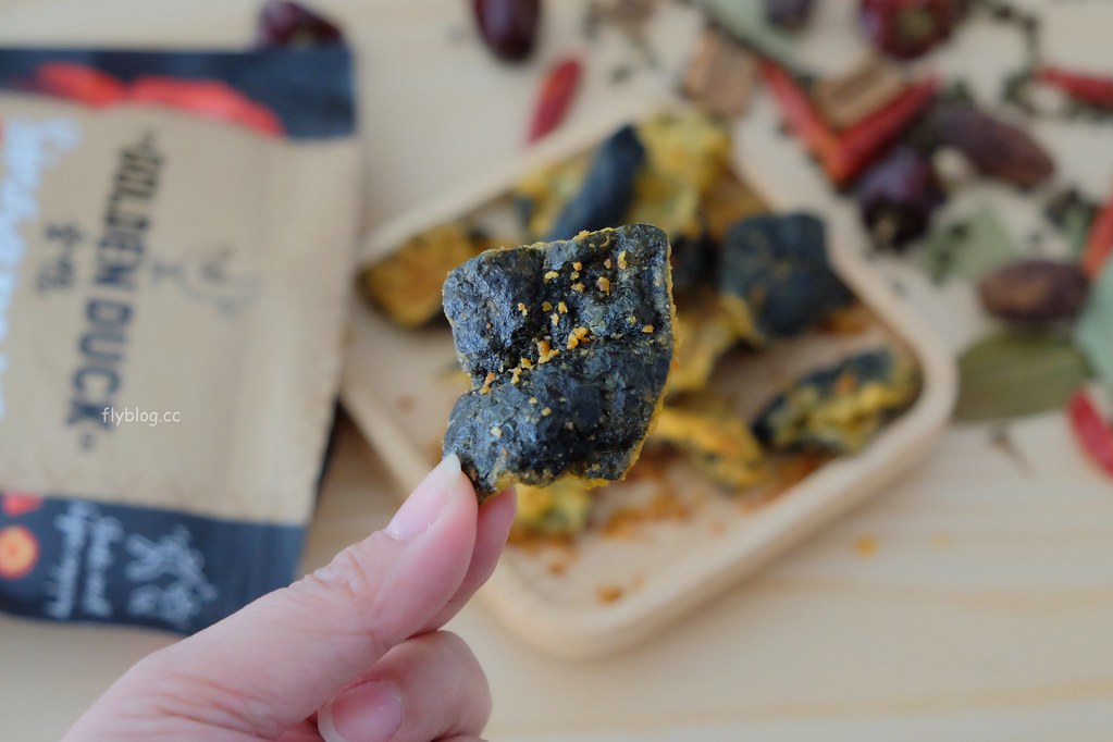 金鴨原創鹹蛋黃零食：新加坡米其林美食節指定零食 X 新加坡必買伴手禮推薦~台灣也買得到了！ @飛天璇的口袋