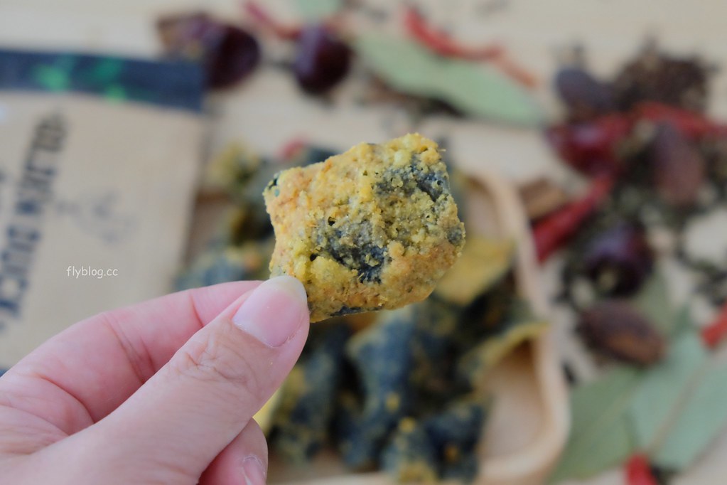 金鴨原創鹹蛋黃零食：新加坡米其林美食節指定零食 X 新加坡必買伴手禮推薦~台灣也買得到了！ @飛天璇的口袋