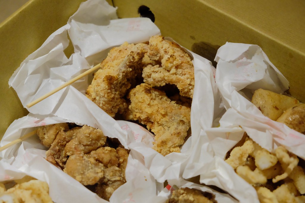 【嘉義西區】桃城雞排，嘉義超吸睛的炸全雞，老宅文青新風貌，傳承18年的桃城雞排 @飛天璇的口袋