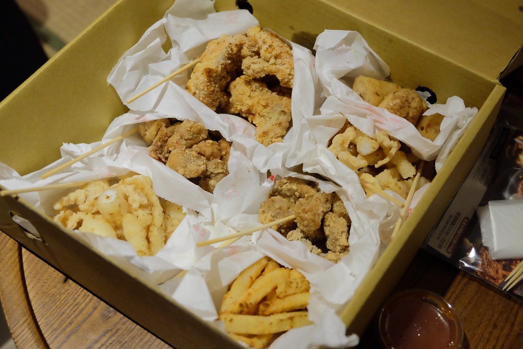 【嘉義西區】桃城雞排，嘉義超吸睛的炸全雞，老宅文青新風貌，傳承18年的桃城雞排 @飛天璇的口袋