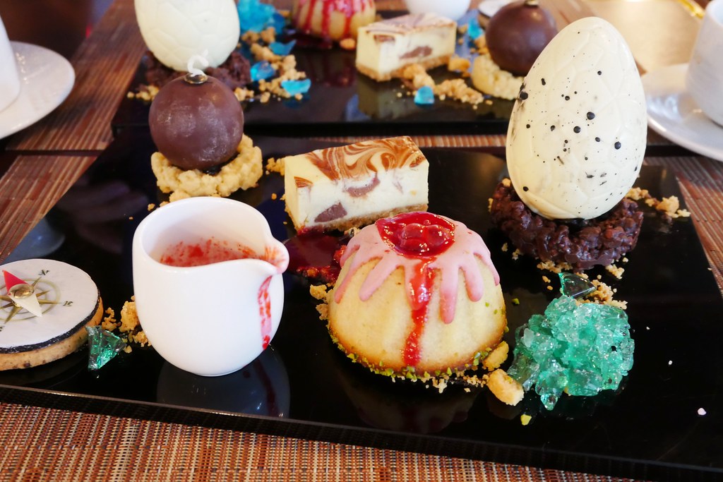 亞都麗緻大飯店巴賽麗廳｜暑假瘋科幻下午茶！地心歷險記華麗啟程 X 主廚冰島鹹點探索北國美味 X 造型甜點共譜文學瑰麗篇章 @飛天璇的口袋