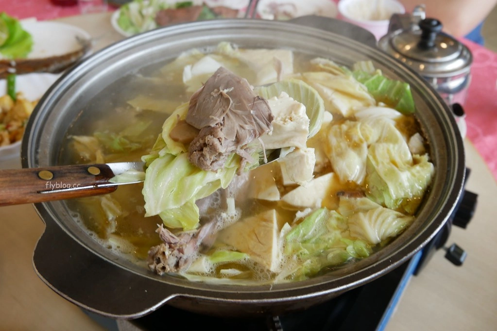 皇津小吃店｜大甲燜鴨創始店，一隻燜鴨兩種吃法，還有隱藏版客家料理 @飛天璇的口袋