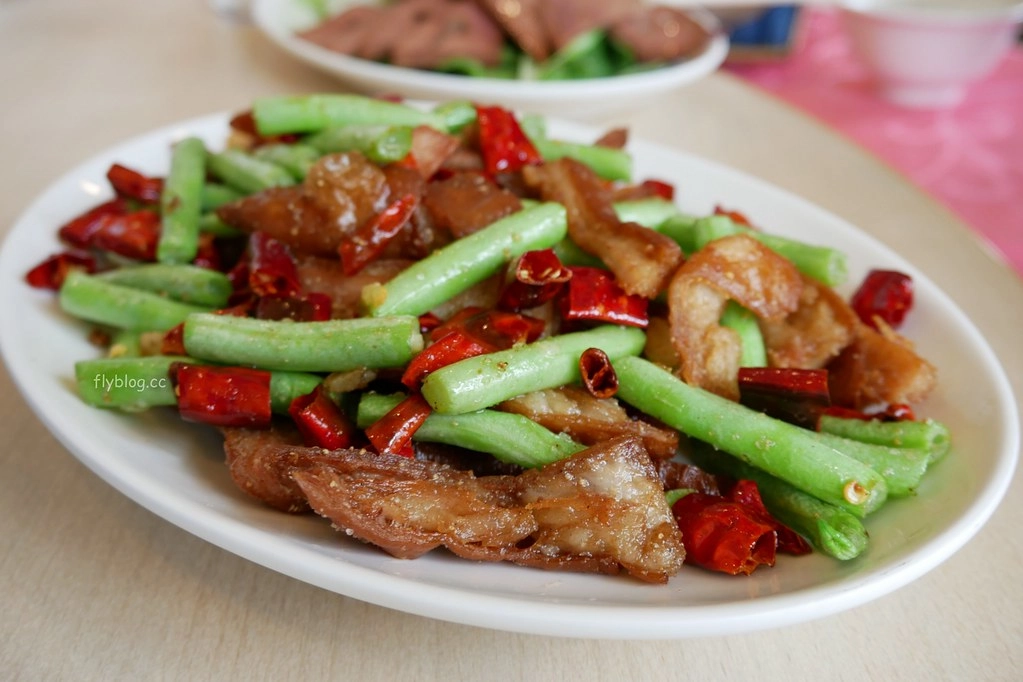 皇津小吃店｜大甲燜鴨創始店，一隻燜鴨兩種吃法，還有隱藏版客家料理 @飛天璇的口袋