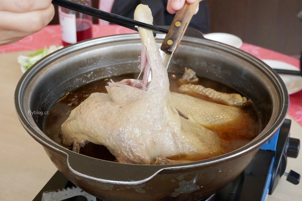 皇津小吃店｜大甲燜鴨創始店，一隻燜鴨兩種吃法，還有隱藏版客家料理 @飛天璇的口袋