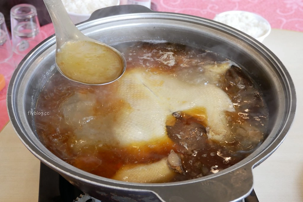 皇津小吃店｜大甲燜鴨創始店，一隻燜鴨兩種吃法，還有隱藏版客家料理 @飛天璇的口袋