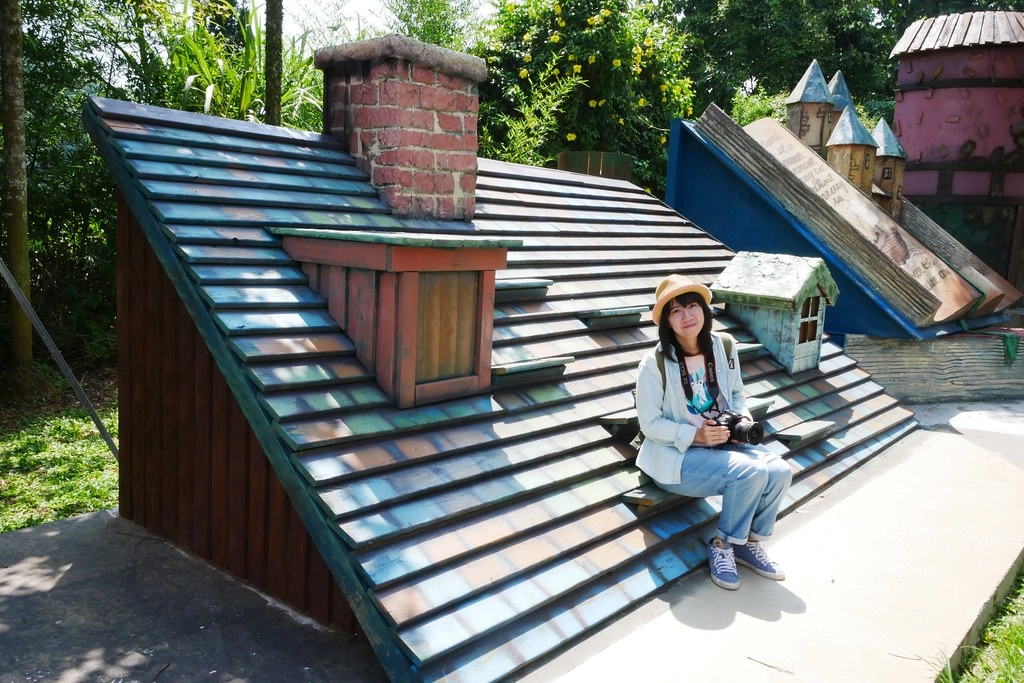 竹山海盜村景觀彩繪園區｜走進童話世界，3D童話彩繪牆、夢幻旋轉木馬 、 二樓高海盜船、氣墊溜滑梯 @飛天璇的口袋