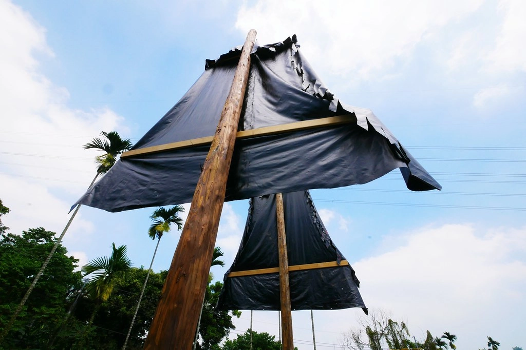 竹山海盜村景觀彩繪園區｜走進童話世界，3D童話彩繪牆、夢幻旋轉木馬 、 二樓高海盜船、氣墊溜滑梯 @飛天璇的口袋