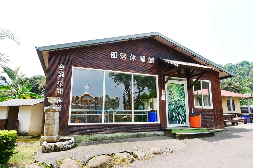 竹山海盜村景觀彩繪園區｜走進童話世界，3D童話彩繪牆、夢幻旋轉木馬 、 二樓高海盜船、氣墊溜滑梯 @飛天璇的口袋