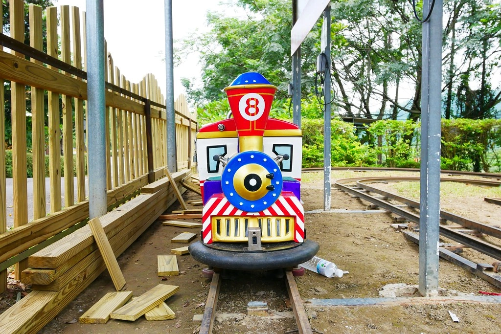 竹山海盜村景觀彩繪園區｜走進童話世界，3D童話彩繪牆、夢幻旋轉木馬 、 二樓高海盜船、氣墊溜滑梯 @飛天璇的口袋