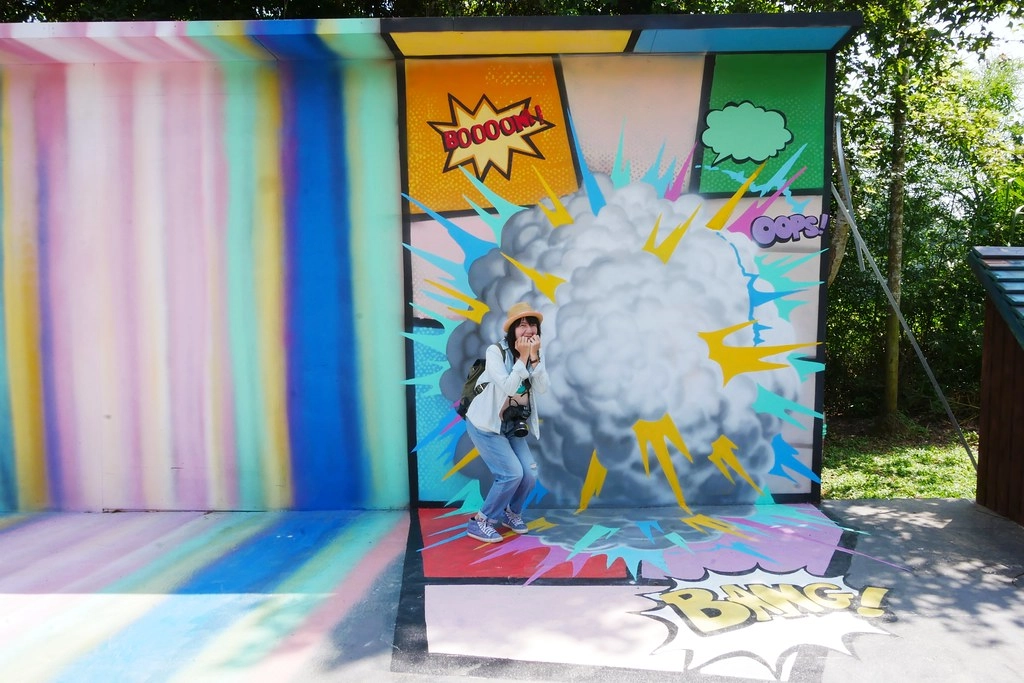 竹山海盜村景觀彩繪園區｜走進童話世界，3D童話彩繪牆、夢幻旋轉木馬 、 二樓高海盜船、氣墊溜滑梯 @飛天璇的口袋