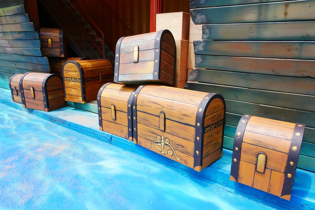 竹山海盜村景觀彩繪園區｜走進童話世界，3D童話彩繪牆、夢幻旋轉木馬 、 二樓高海盜船、氣墊溜滑梯 @飛天璇的口袋