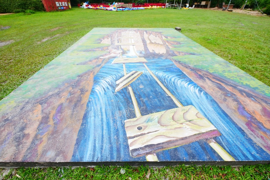 竹山海盜村景觀彩繪園區｜走進童話世界，3D童話彩繪牆、夢幻旋轉木馬 、 二樓高海盜船、氣墊溜滑梯 @飛天璇的口袋