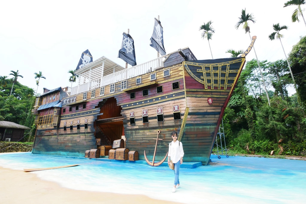 竹山海盜村景觀彩繪園區｜走進童話世界，3D童話彩繪牆、夢幻旋轉木馬 、 二樓高海盜船、氣墊溜滑梯 @飛天璇的口袋