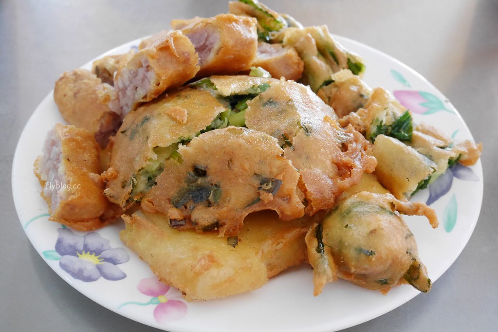 台中北屯｜丫忠炸粿．進化北路北屯國小旁炸粿，就在北屯市場對面 @飛天璇的口袋