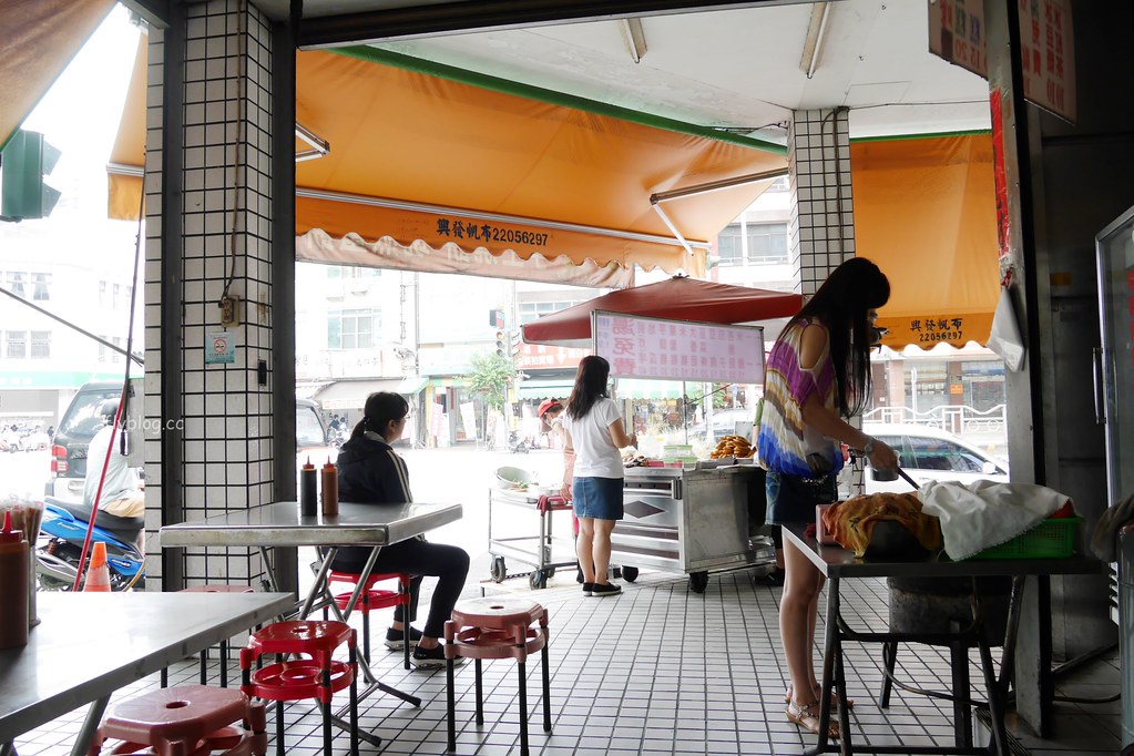 台中北屯｜丫忠炸粿．進化北路北屯國小旁炸粿，就在北屯市場對面 @飛天璇的口袋