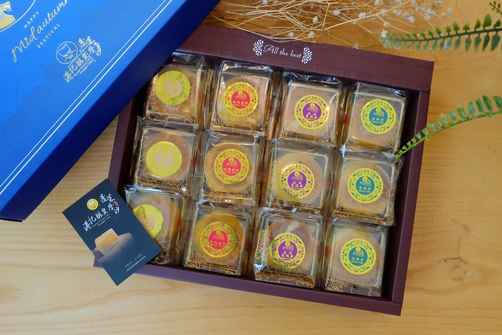 台北萬華｜港記酥皇．蘋果日報美食評比得獎翡翠綠豆糕 ，中秋限定蛋黃酥禮盒，香港經典奶黃月餅貴妃酥 @飛天璇的口袋