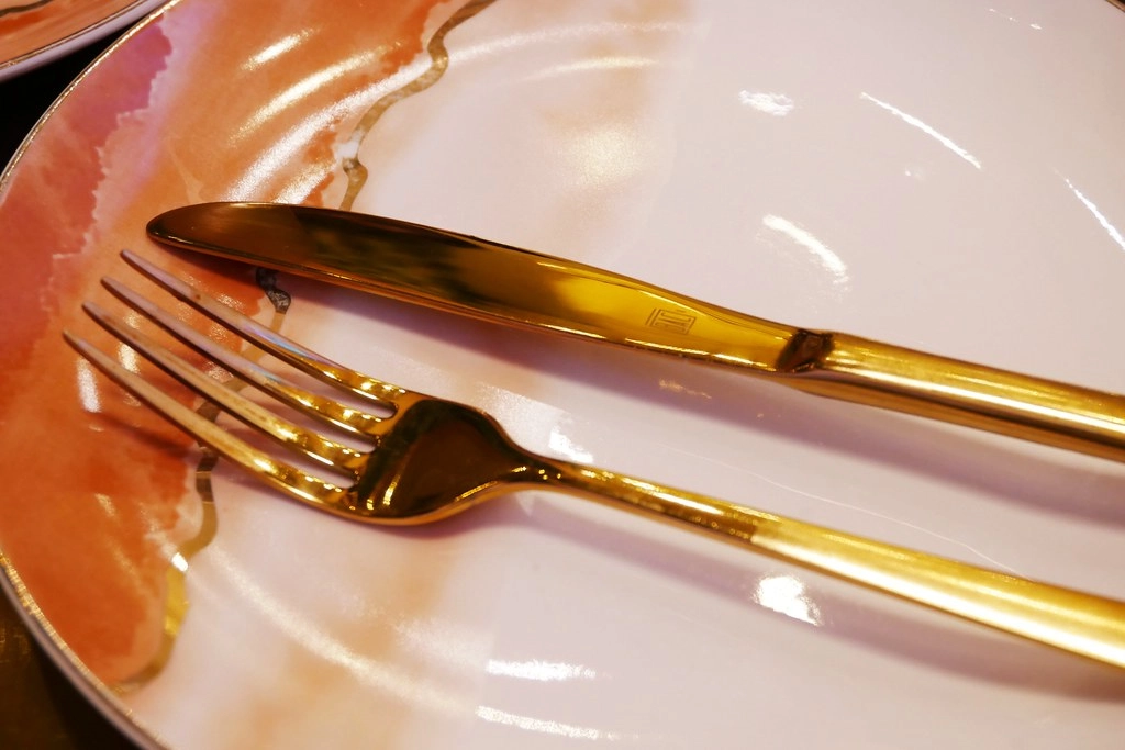 泰國曼谷｜NaRaYa Tea Room｜全球第一間曼谷包NaRaYa的咖啡廳，曼谷最新百貨ICONSIAM一樓 @飛天璇的口袋