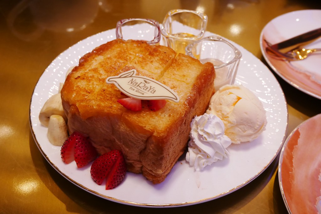 泰國曼谷｜NaRaYa Tea Room｜全球第一間曼谷包NaRaYa的咖啡廳，曼谷最新百貨ICONSIAM一樓 @飛天璇的口袋