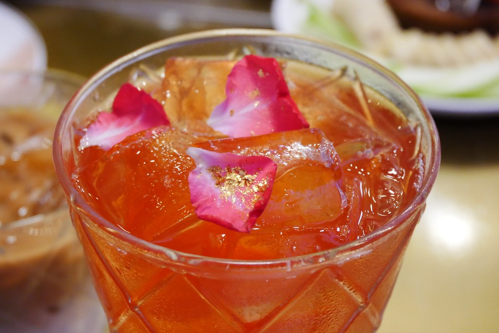 泰國曼谷｜NaRaYa Tea Room｜全球第一間曼谷包NaRaYa的咖啡廳，曼谷最新百貨ICONSIAM一樓 @飛天璇的口袋