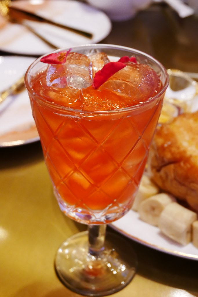 泰國曼谷｜NaRaYa Tea Room｜全球第一間曼谷包NaRaYa的咖啡廳，曼谷最新百貨ICONSIAM一樓 @飛天璇的口袋