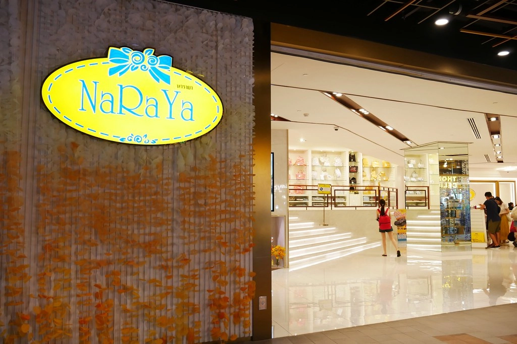 泰國曼谷｜NaRaYa Tea Room｜全球第一間曼谷包NaRaYa的咖啡廳，曼谷最新百貨ICONSIAM一樓 @飛天璇的口袋