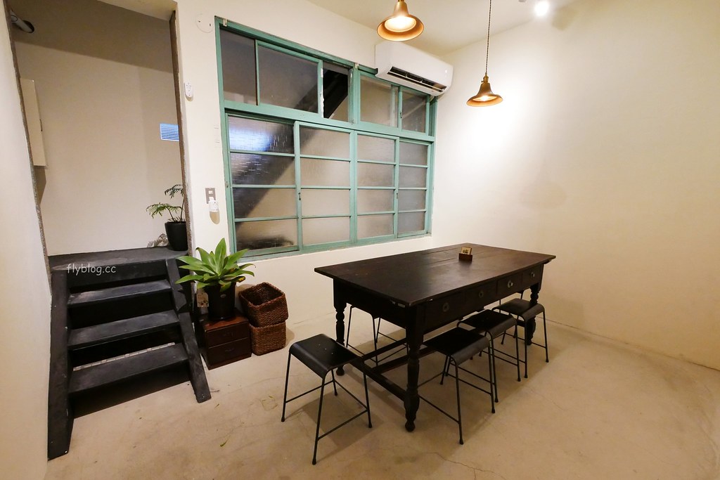 Overture序曲 散策65｜台中超人氣千層蛋糕專賣店，又一新據點再見老宅新風貌 @飛天璇的口袋