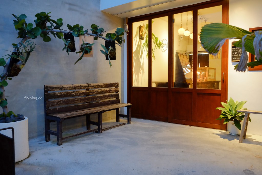 Overture序曲 散策65｜台中超人氣千層蛋糕專賣店，又一新據點再見老宅新風貌 @飛天璇的口袋