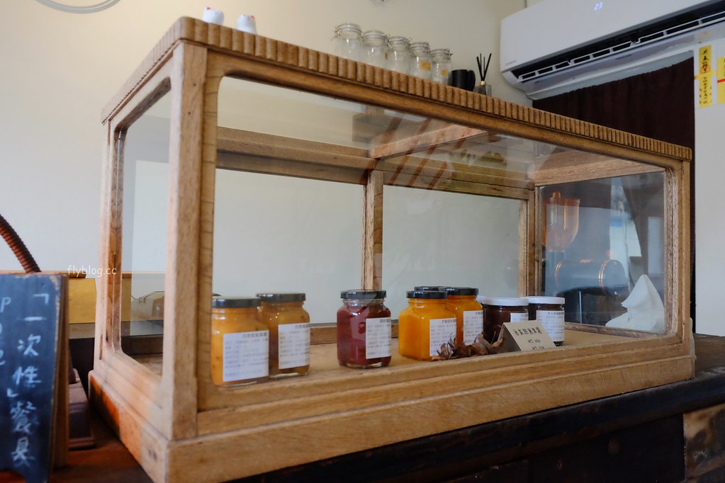 Overture序曲 散策65｜台中超人氣千層蛋糕專賣店，又一新據點再見老宅新風貌 @飛天璇的口袋