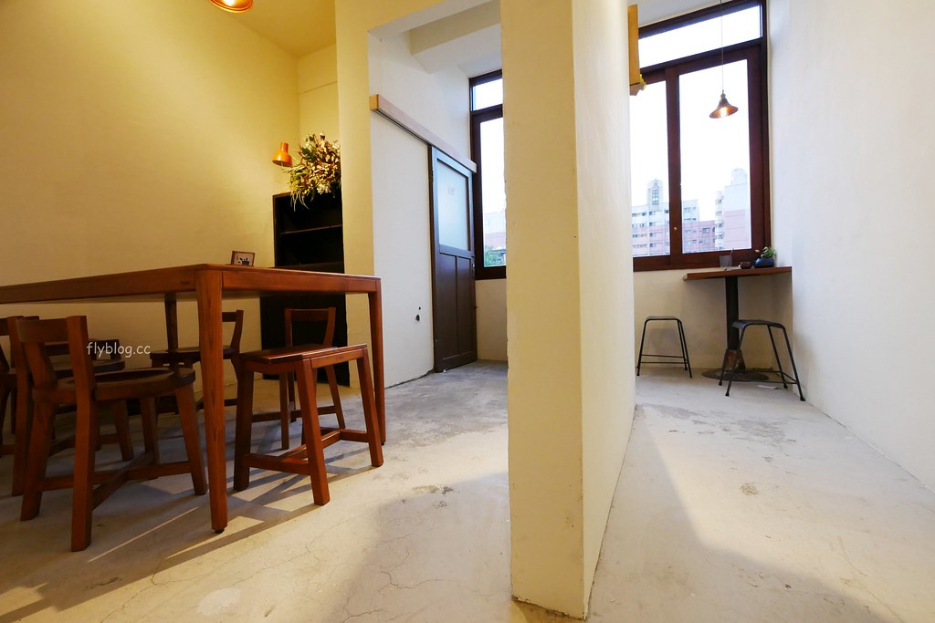 Overture序曲 散策65｜台中超人氣千層蛋糕專賣店，又一新據點再見老宅新風貌 @飛天璇的口袋