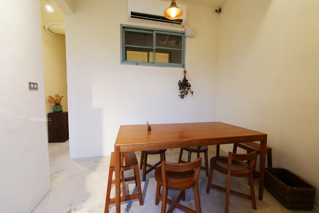 Overture序曲 散策65｜台中超人氣千層蛋糕專賣店，又一新據點再見老宅新風貌 @飛天璇的口袋