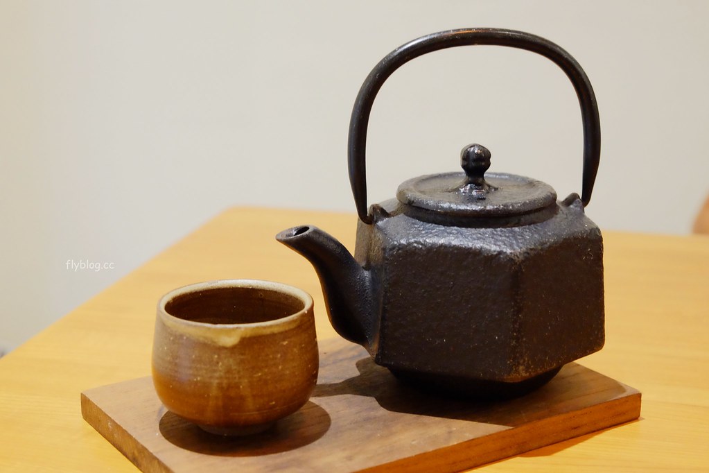 Overture序曲 散策65｜台中超人氣千層蛋糕專賣店，又一新據點再見老宅新風貌 @飛天璇的口袋