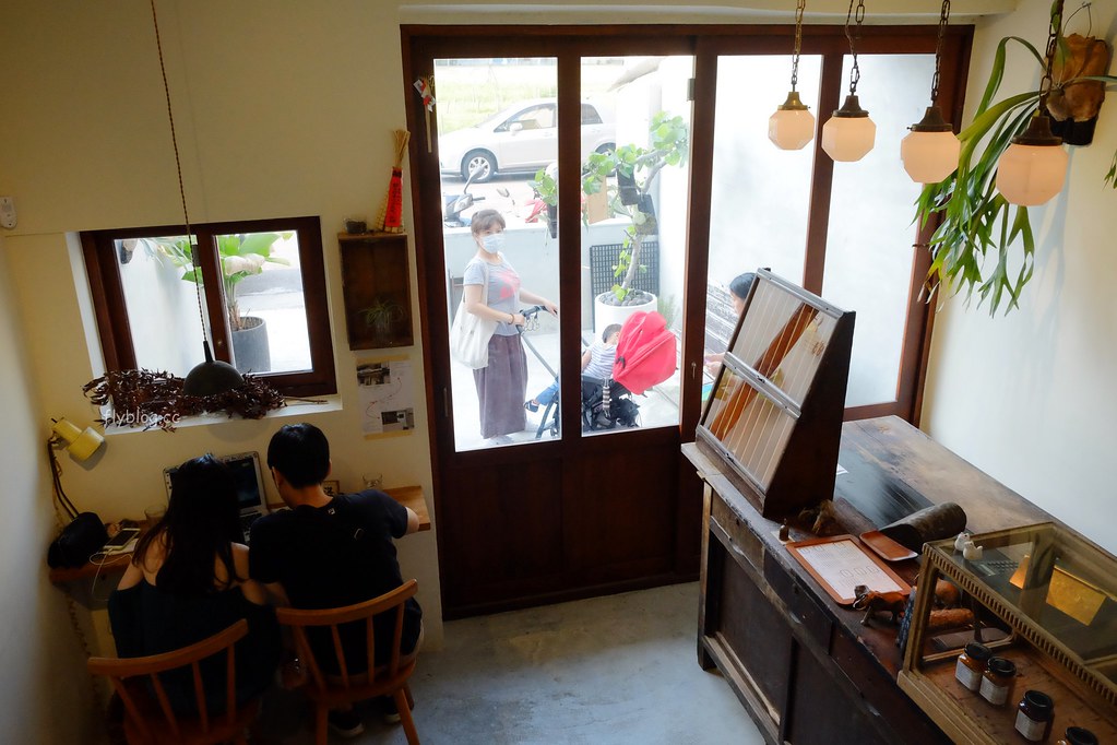 Overture序曲 散策65｜台中超人氣千層蛋糕專賣店，又一新據點再見老宅新風貌 @飛天璇的口袋