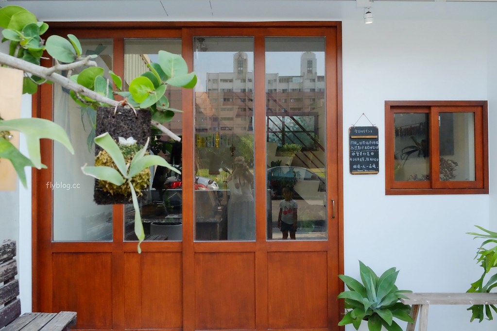 Overture序曲 散策65｜台中超人氣千層蛋糕專賣店，又一新據點再見老宅新風貌 @飛天璇的口袋