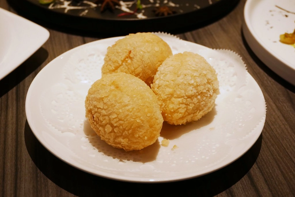 福容大飯店桃園機場捷運A8館 福粵樓┃桃園林口：將獨門醬料融入中式料理，原來吃中菜也可以很潮！ @飛天璇的口袋