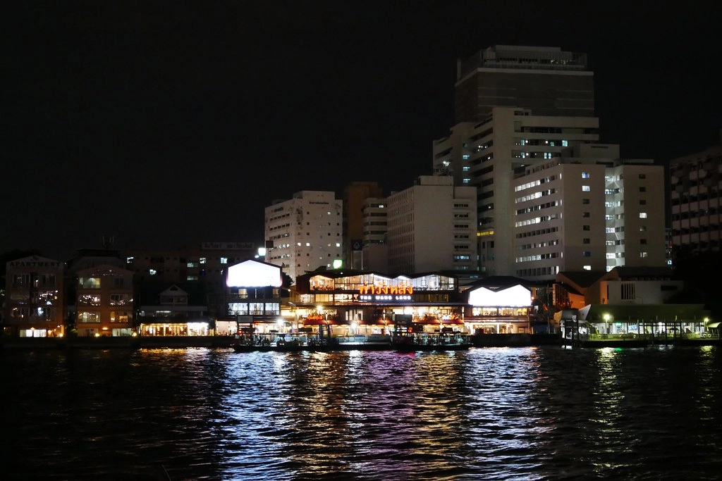泰國曼谷｜Savoey Thai Restaurant Maharaj 上味泰餐館．瑪哈拉碼頭欣賞昭披耶河美景，穿泰服用餐打9折 @飛天璇的口袋