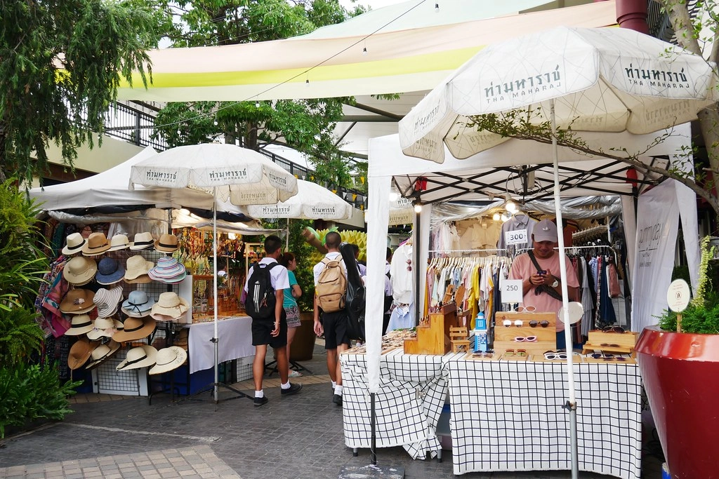 泰國曼谷｜Savoey Thai Restaurant Maharaj 上味泰餐館．瑪哈拉碼頭欣賞昭披耶河美景，穿泰服用餐打9折 @飛天璇的口袋
