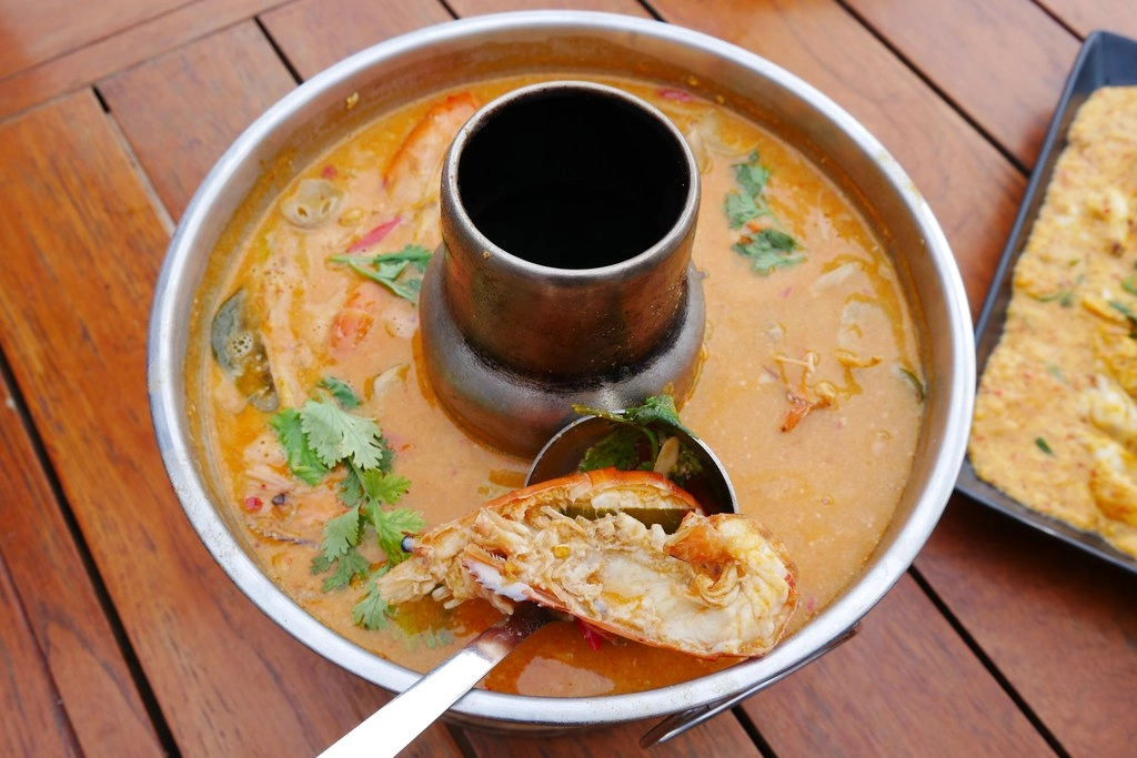 泰國曼谷｜Savoey Thai Restaurant Maharaj 上味泰餐館．瑪哈拉碼頭欣賞昭披耶河美景，穿泰服用餐打9折 @飛天璇的口袋