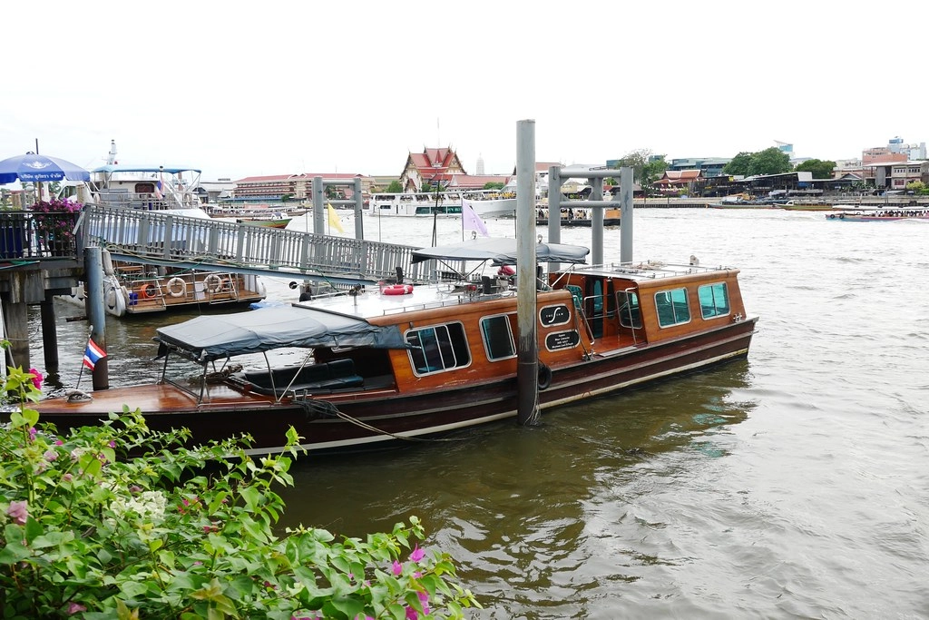 泰國曼谷｜Savoey Thai Restaurant Maharaj 上味泰餐館．瑪哈拉碼頭欣賞昭披耶河美景，穿泰服用餐打9折 @飛天璇的口袋