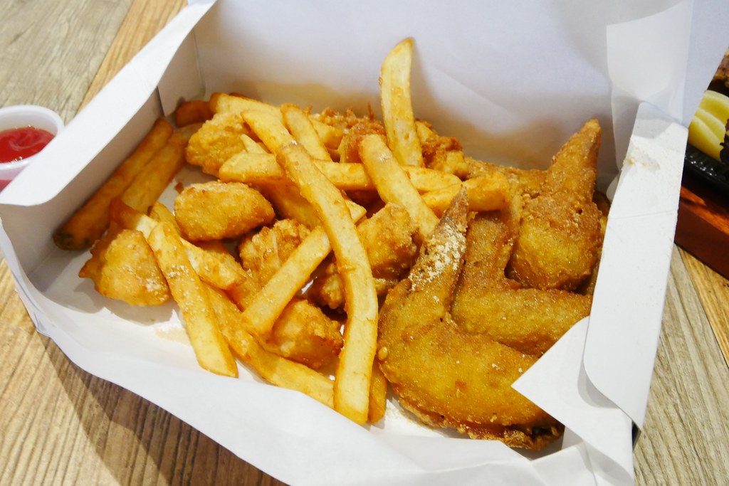 桃園旅遊｜桃園一日遊．桃園IG景點免費拍，【復興航棧】近距離看飛機吃美食 @飛天璇的口袋