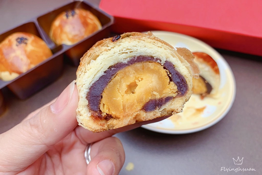 拉波兒麵包｜酥脆不不甜膩，個人心中台中最喜歡的蛋黃酥~ @飛天璇的口袋