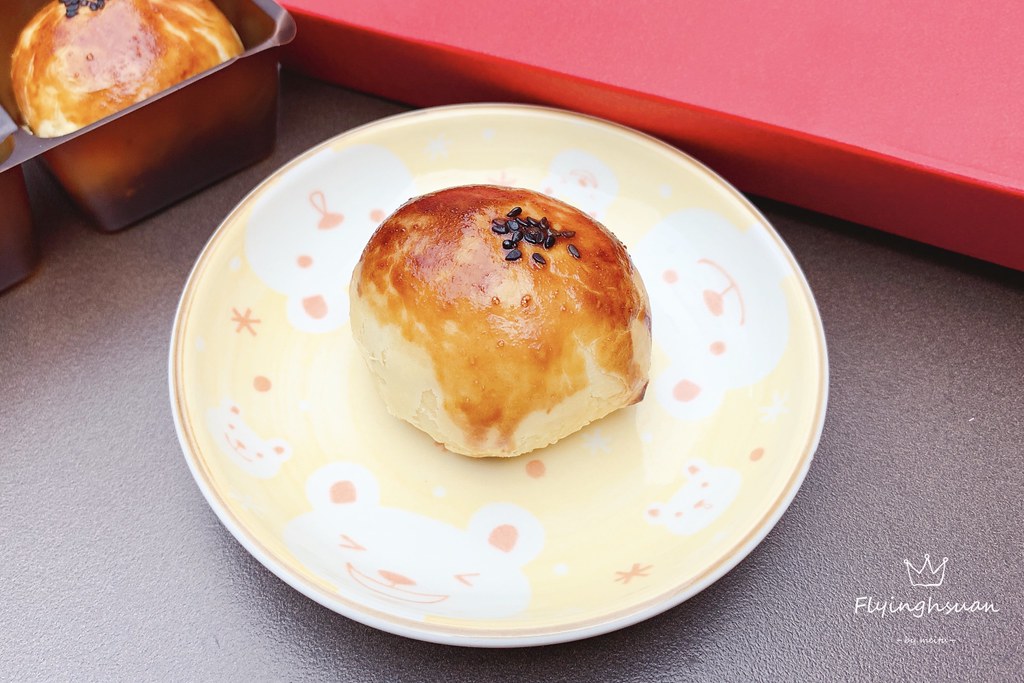 拉波兒麵包｜酥脆不不甜膩，個人心中台中最喜歡的蛋黃酥~ @飛天璇的口袋
