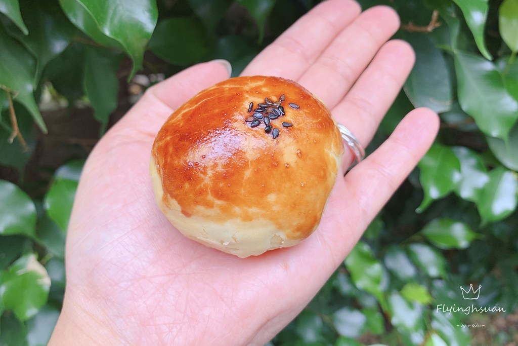 拉波兒麵包｜酥脆不不甜膩，個人心中台中最喜歡的蛋黃酥~ @飛天璇的口袋