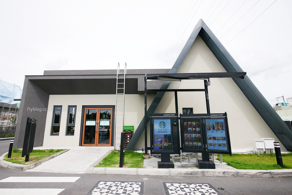 嘉義民雄｜民雄星巴克，歐洲教堂式建築星巴克，嘉義最潮的IG打卡景點 @飛天璇的口袋