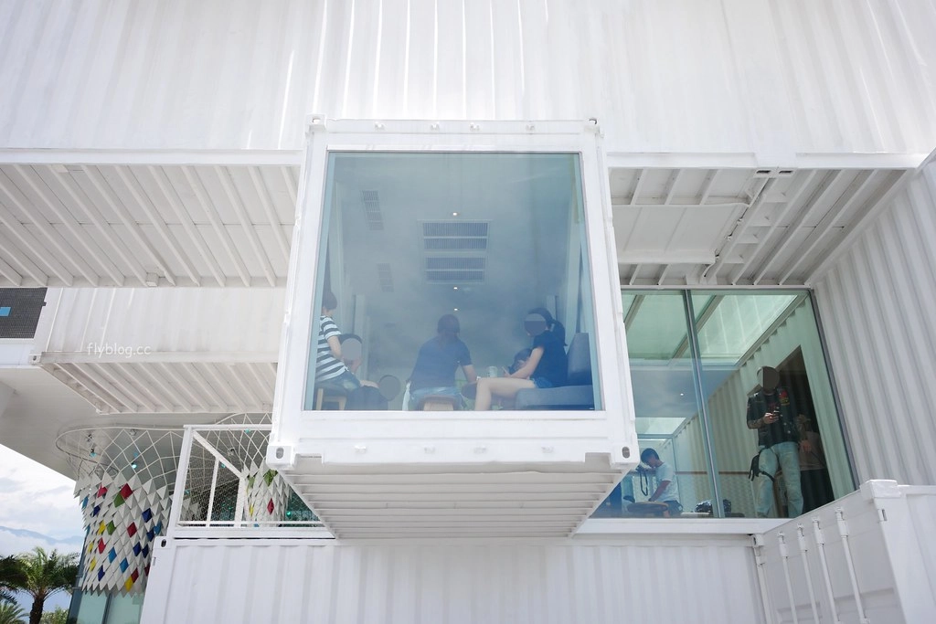 花蓮吉安｜花蓮貨櫃屋星巴克，日本建築大師隈研吾設計，亞洲第一間貨櫃屋造型星巴克 @飛天璇的口袋