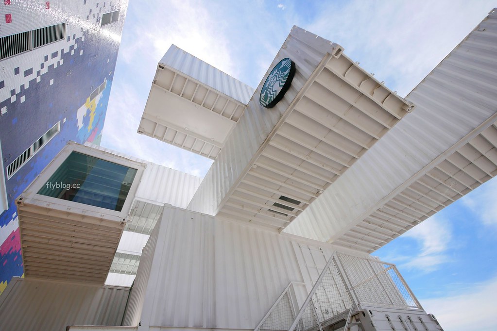 花蓮吉安｜花蓮貨櫃屋星巴克，日本建築大師隈研吾設計，亞洲第一間貨櫃屋造型星巴克 @飛天璇的口袋