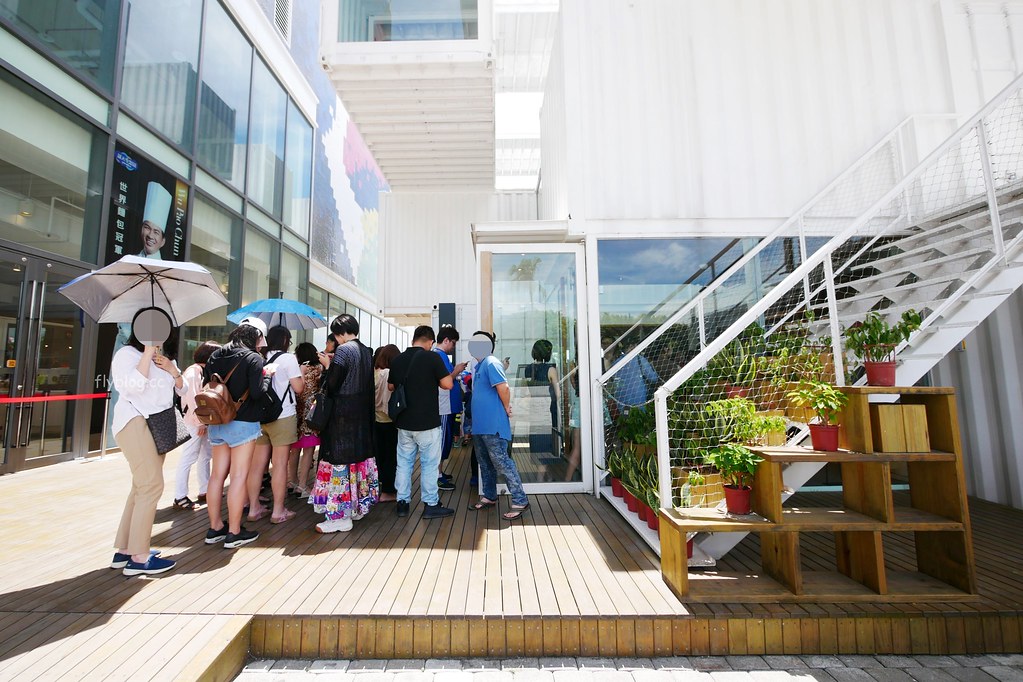 花蓮吉安｜花蓮貨櫃屋星巴克，日本建築大師隈研吾設計，亞洲第一間貨櫃屋造型星巴克 @飛天璇的口袋