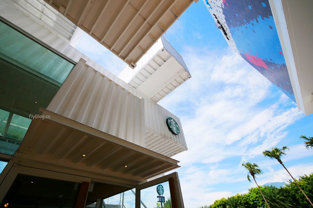 花蓮吉安｜花蓮貨櫃屋星巴克，日本建築大師隈研吾設計，亞洲第一間貨櫃屋造型星巴克 @飛天璇的口袋