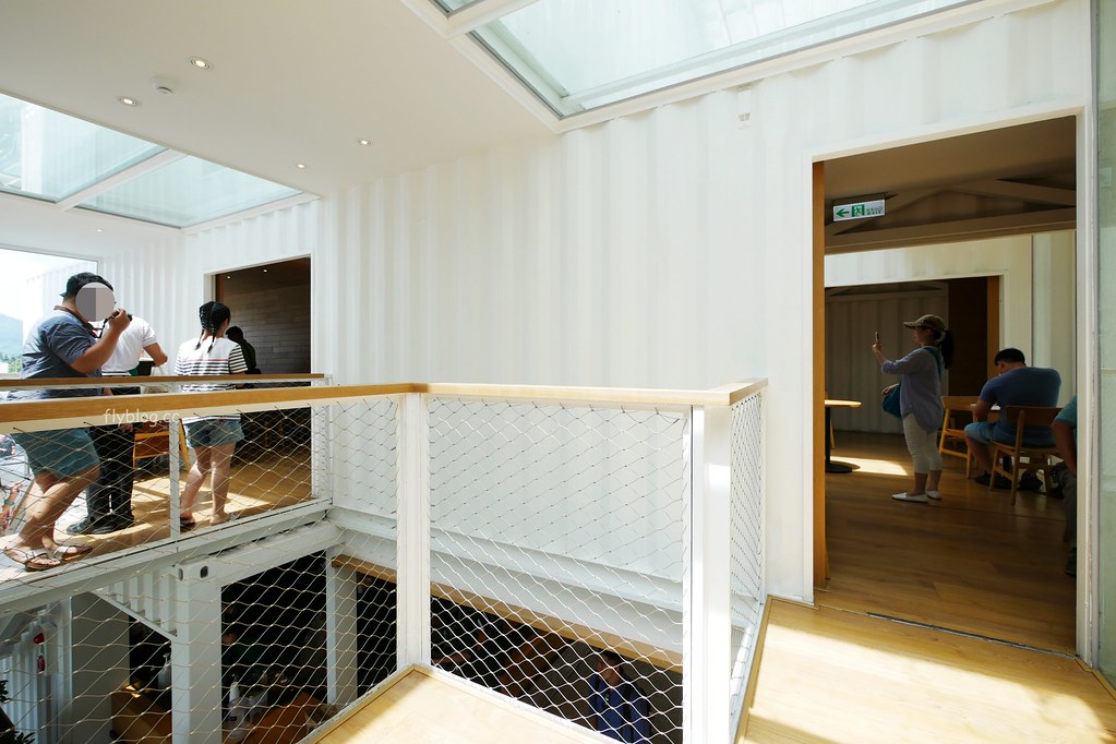 花蓮吉安｜花蓮貨櫃屋星巴克，日本建築大師隈研吾設計，亞洲第一間貨櫃屋造型星巴克 @飛天璇的口袋