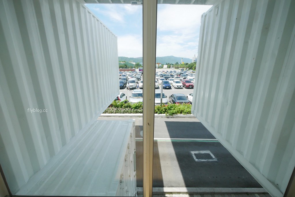 花蓮吉安｜花蓮貨櫃屋星巴克，日本建築大師隈研吾設計，亞洲第一間貨櫃屋造型星巴克 @飛天璇的口袋