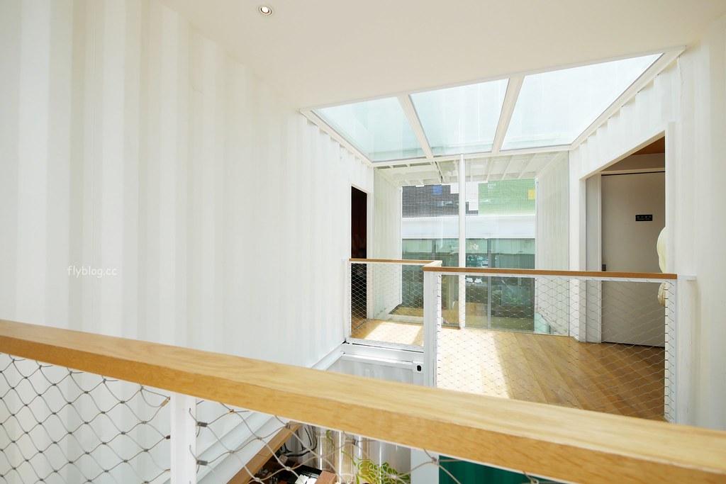 花蓮吉安｜花蓮貨櫃屋星巴克，日本建築大師隈研吾設計，亞洲第一間貨櫃屋造型星巴克 @飛天璇的口袋